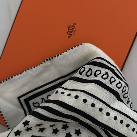 Hermes Shawl Scarf  Festival des Amazones Bandana Stole Cashmere Silk 140 NWT - Picture 11 of 14